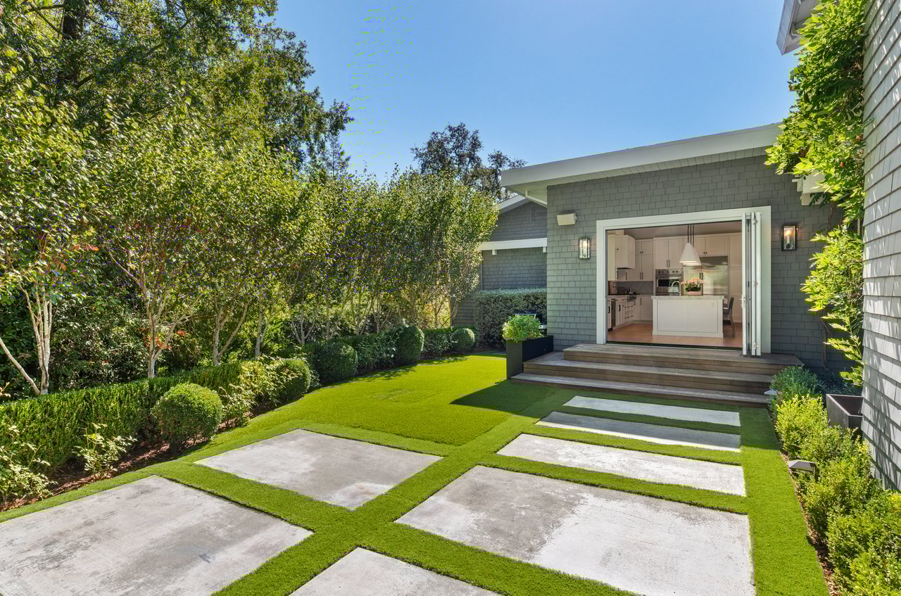 Private, Modern Compound in Premier Ross Location