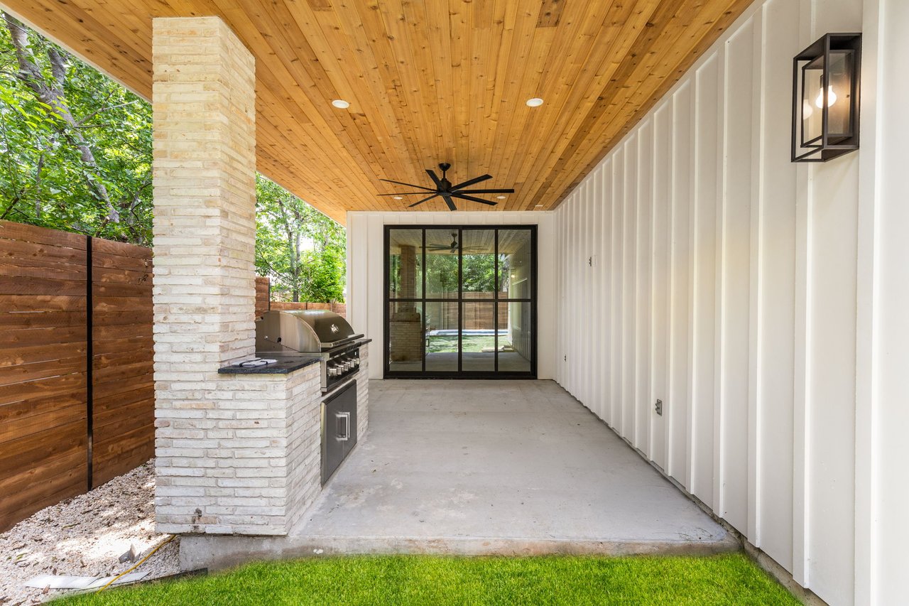 1208 Brentwood St