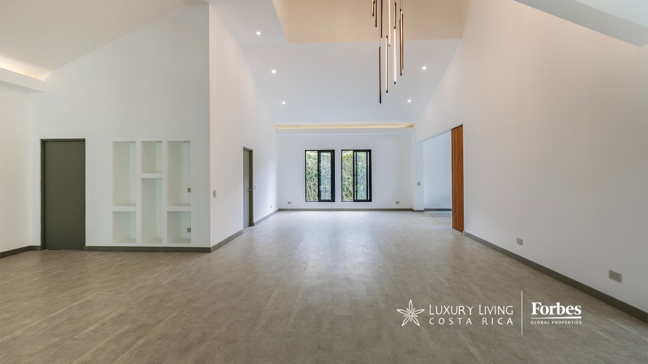 21468 - Remodeled 1-level house, 4 bedrooms, pool, terrace and garden
