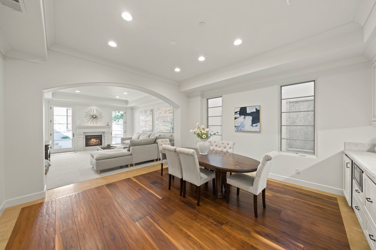 893 Laverne WAY