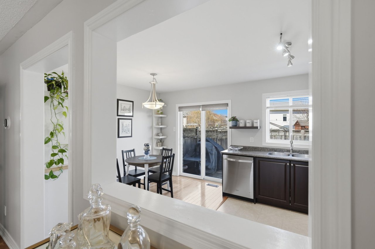 215 Banting Crescent
