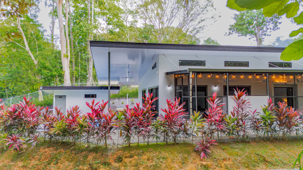 Modern 3-Bed Jungle Home with River and Pool in Cinco Ventanas Ojochal