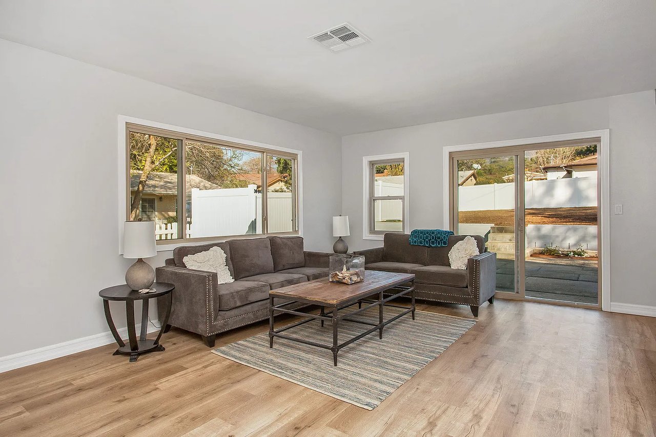 197 E Altadena Dr