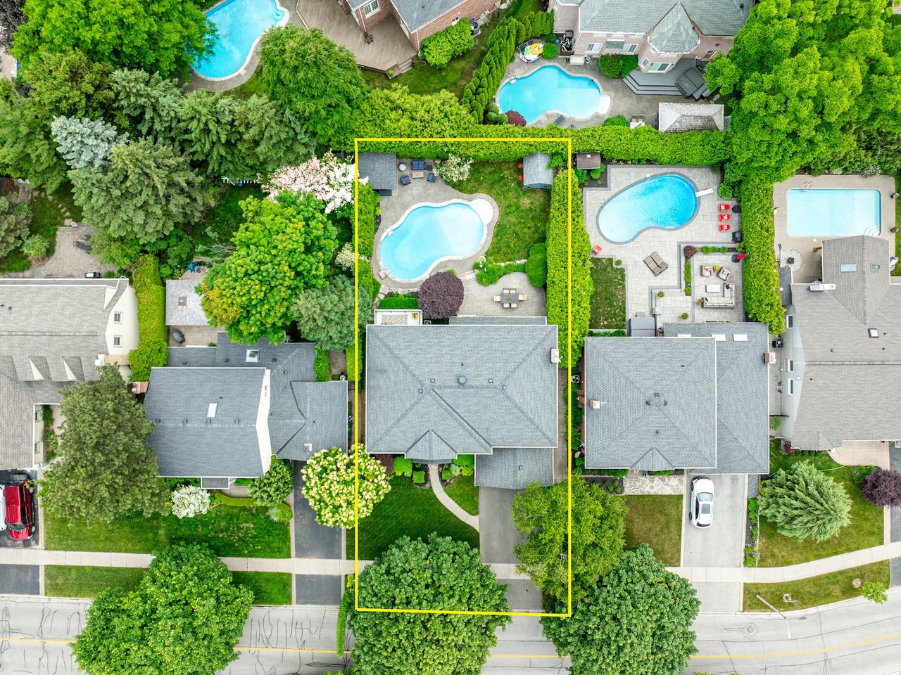 4220 Spruce Avenue, Burlington