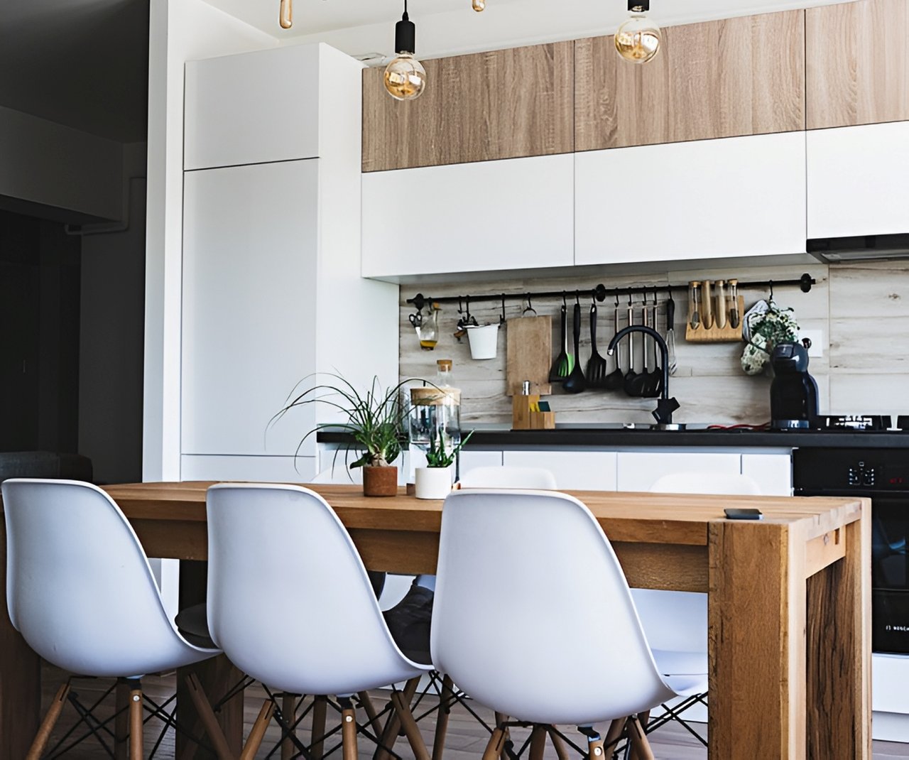 The Pros and Cons of Taking Your Home Off the Market