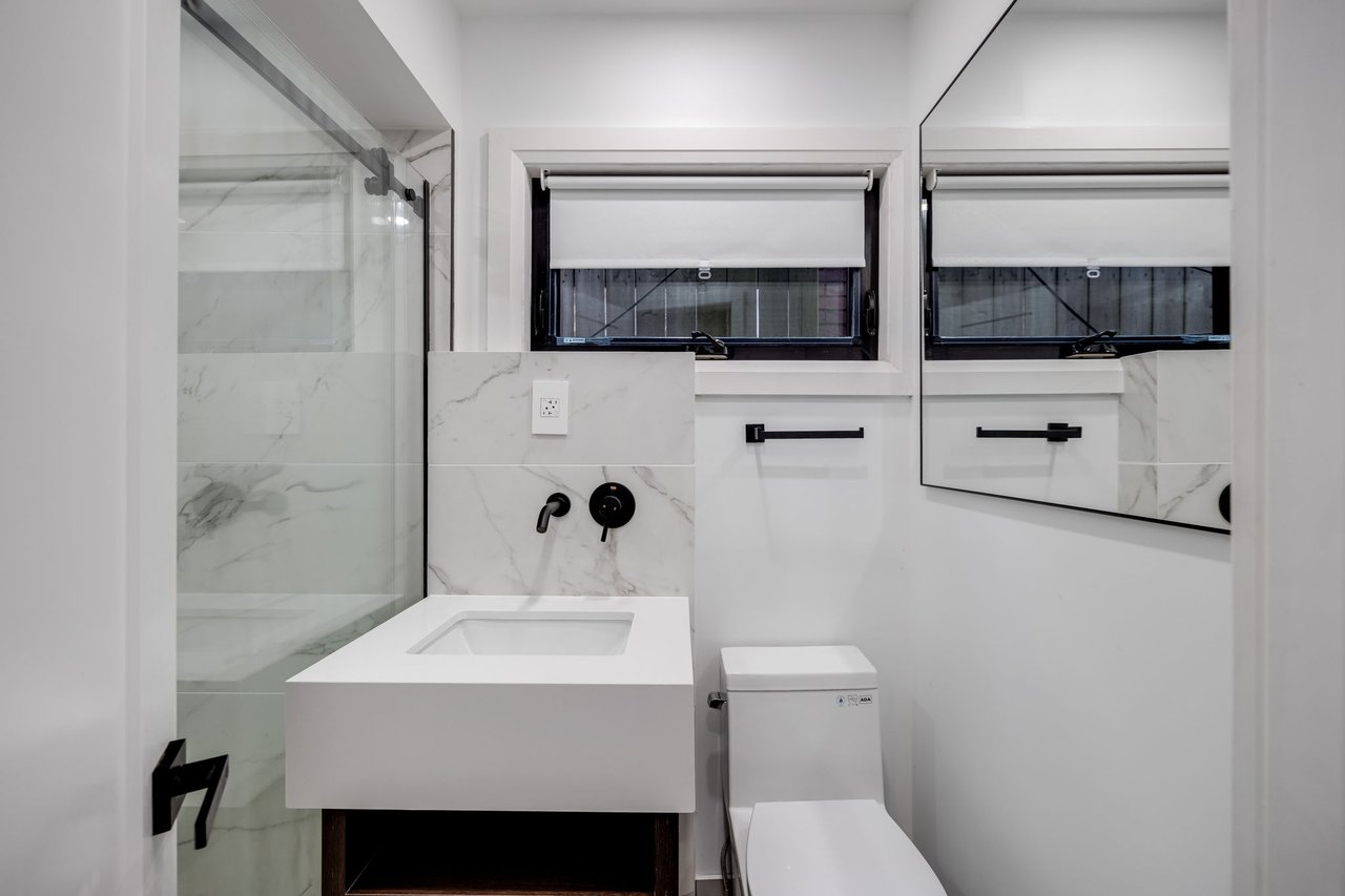120 Glenlake Ave, Main