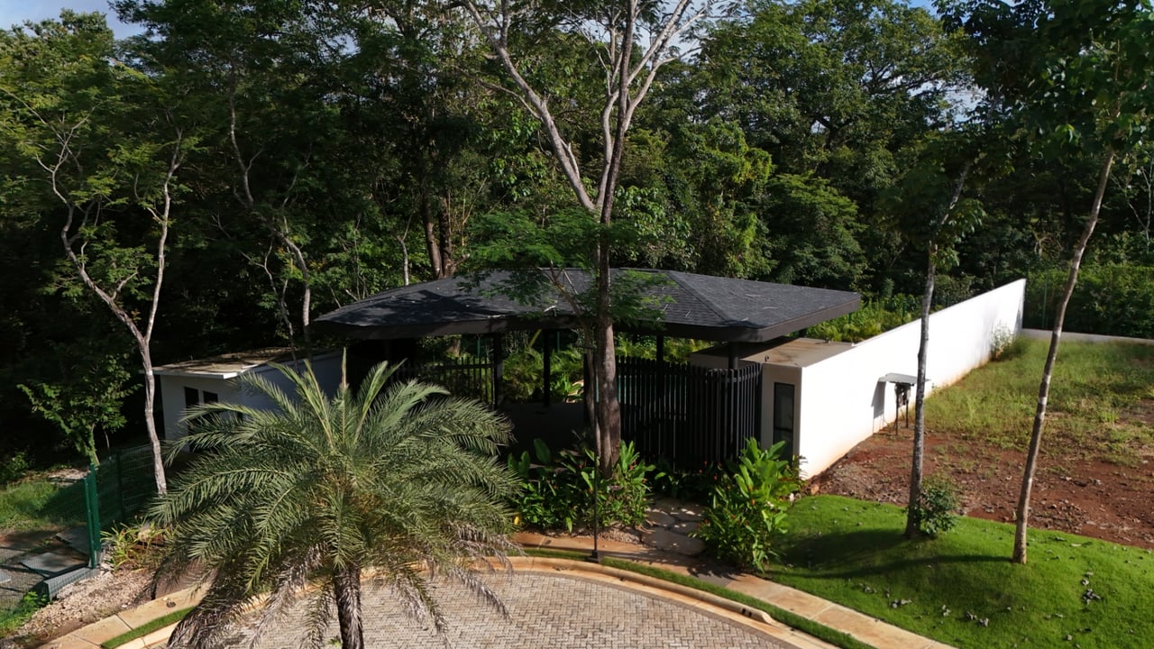 Gated Community Lots Walking Distance to Avellanas