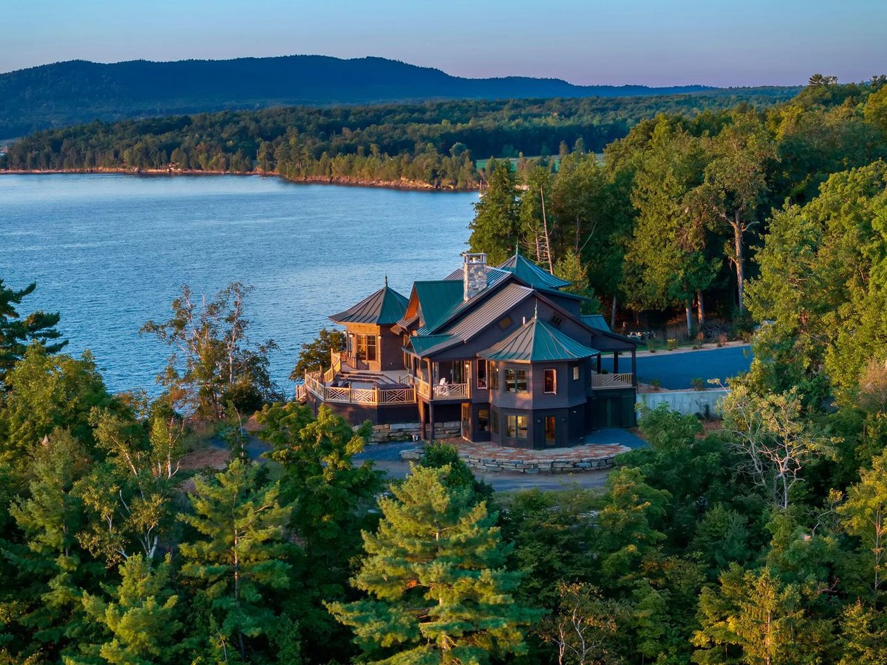 2226 Lake Shore Road