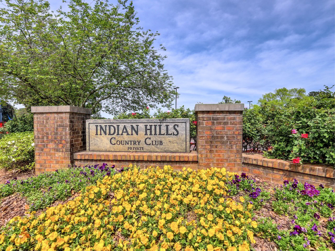 Buying or selling in Indian Hills?