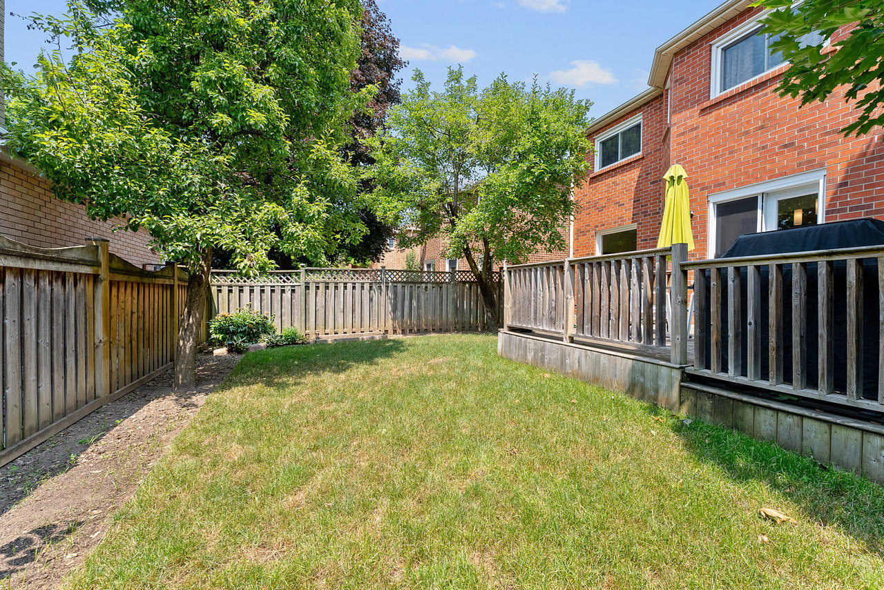 28 Thornway Ave