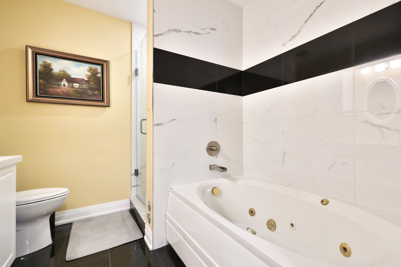 801-2511 Lakeshore Rd W, Oakville