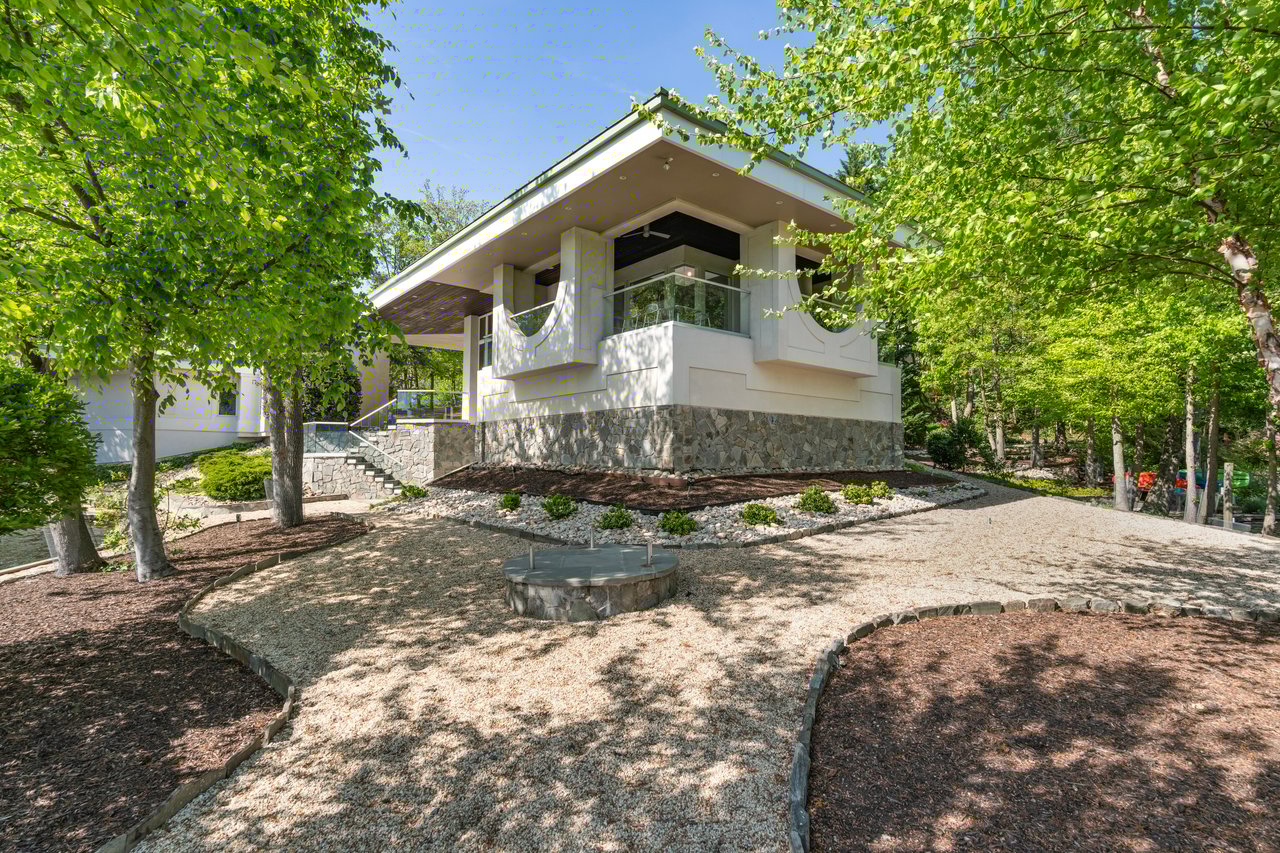 6106 Beachway Dr