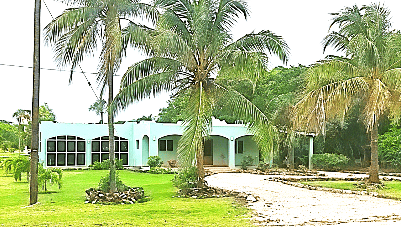 Waterview Villa steps away from 9 hole golf course and the Caribbean Sea