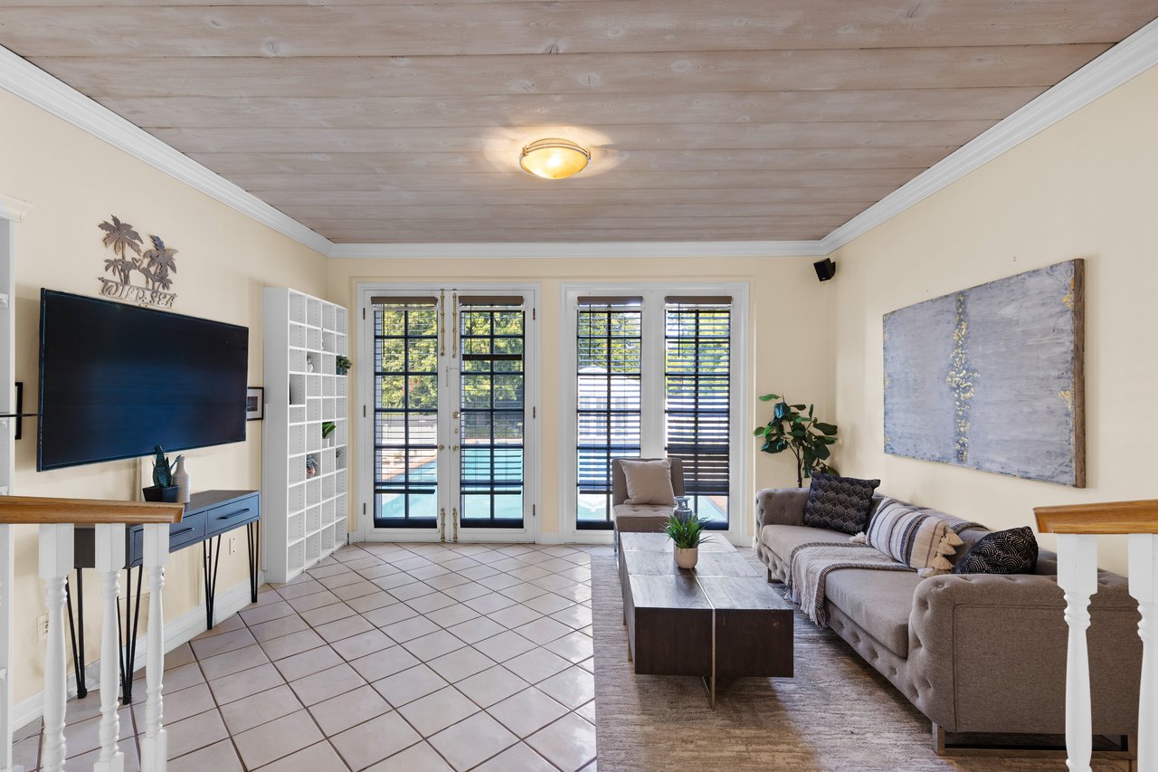 15435 Sutton St, Sherman Oaks