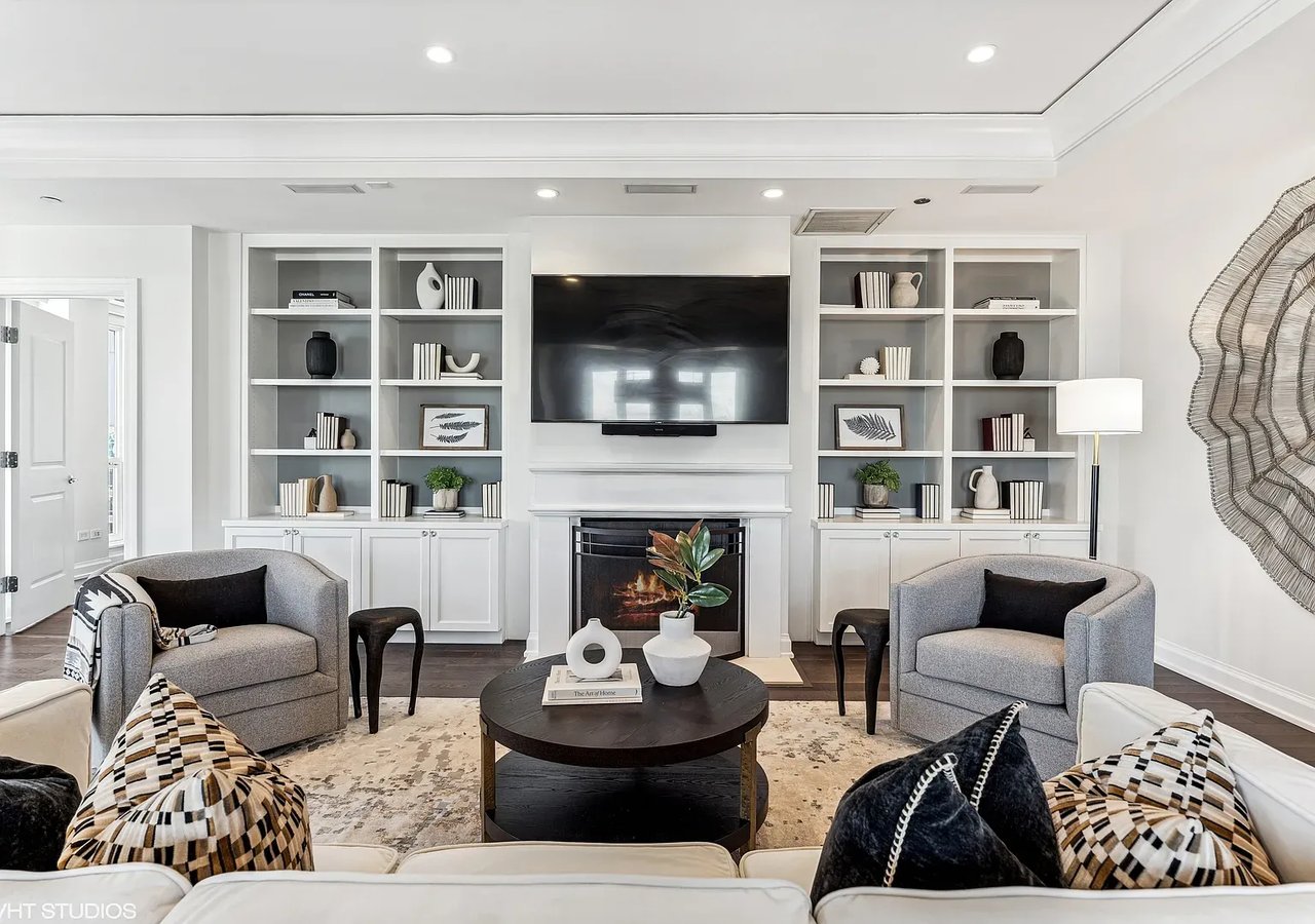 11 E Walton St APT 4202