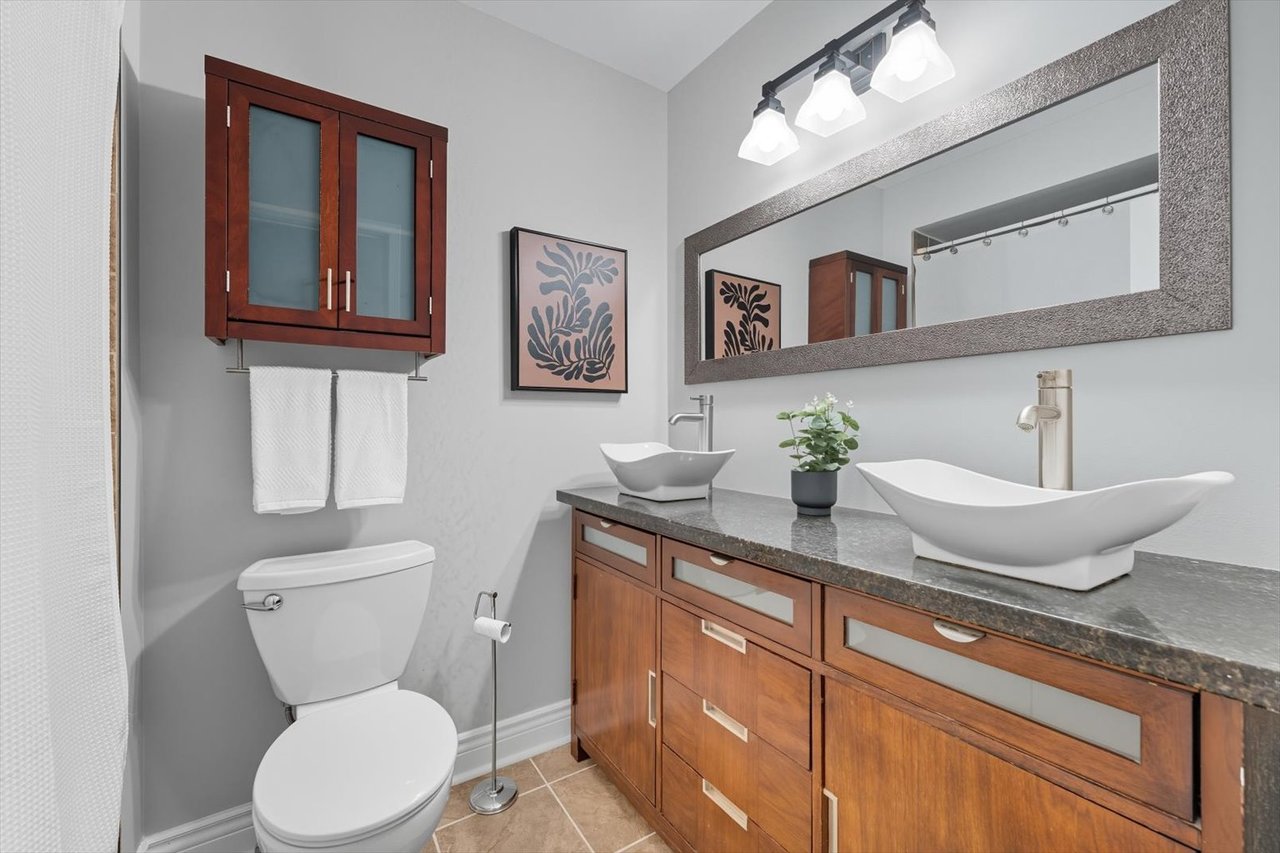 1624 Coram Cres
