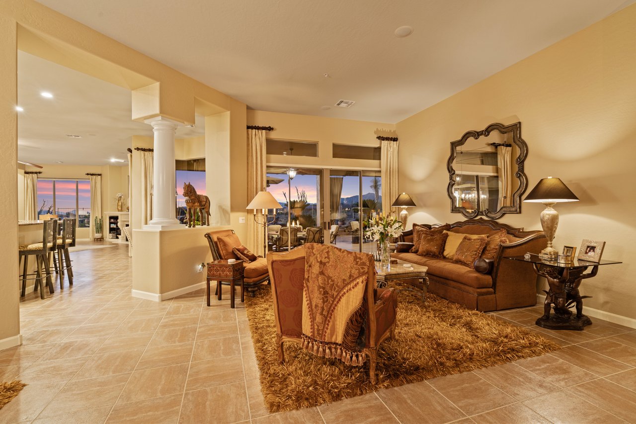 9812 E ROADRUNNER Drive