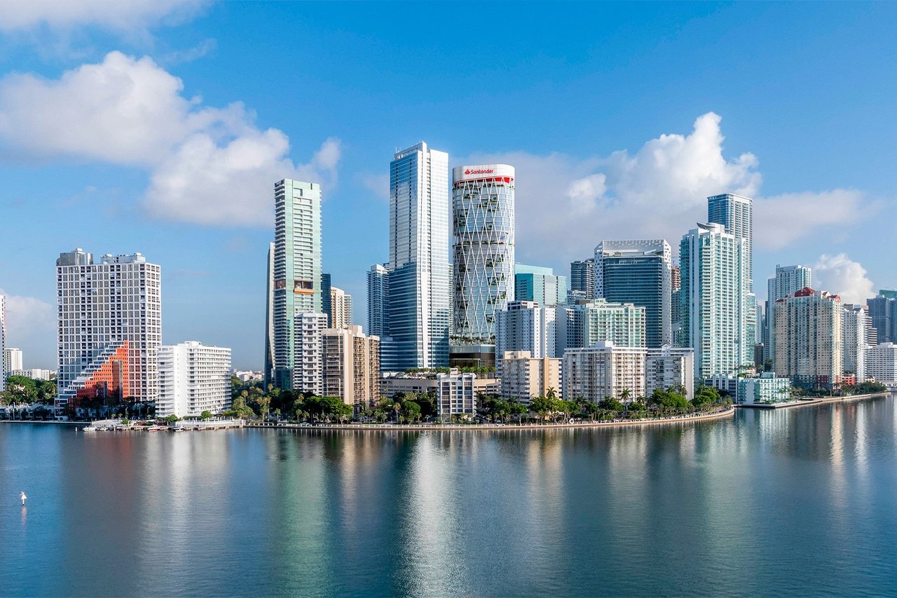 February 2025     Revised Demolition Permit Approved for Santander Site in Brickell