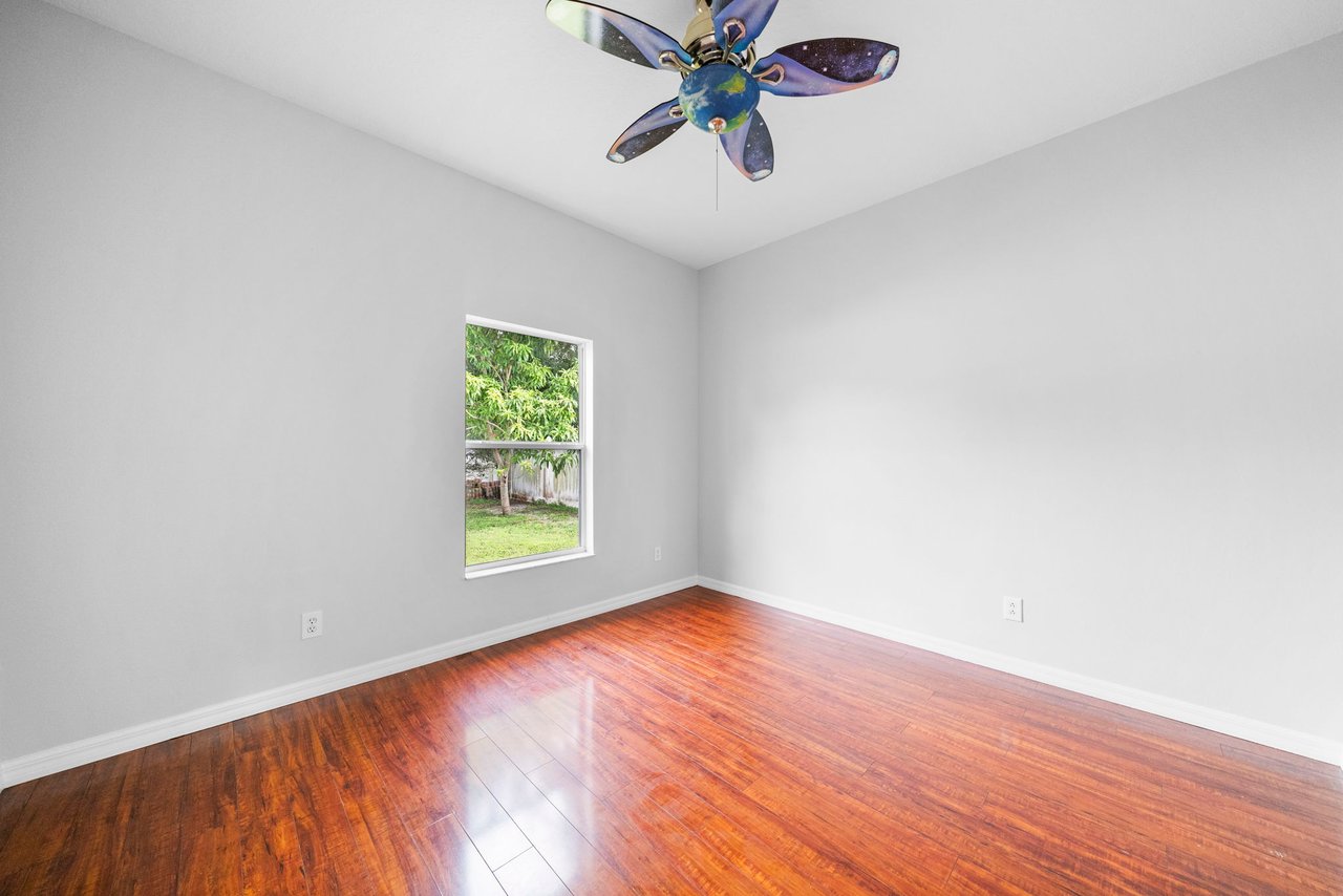 459 Calamondin Avenue NW