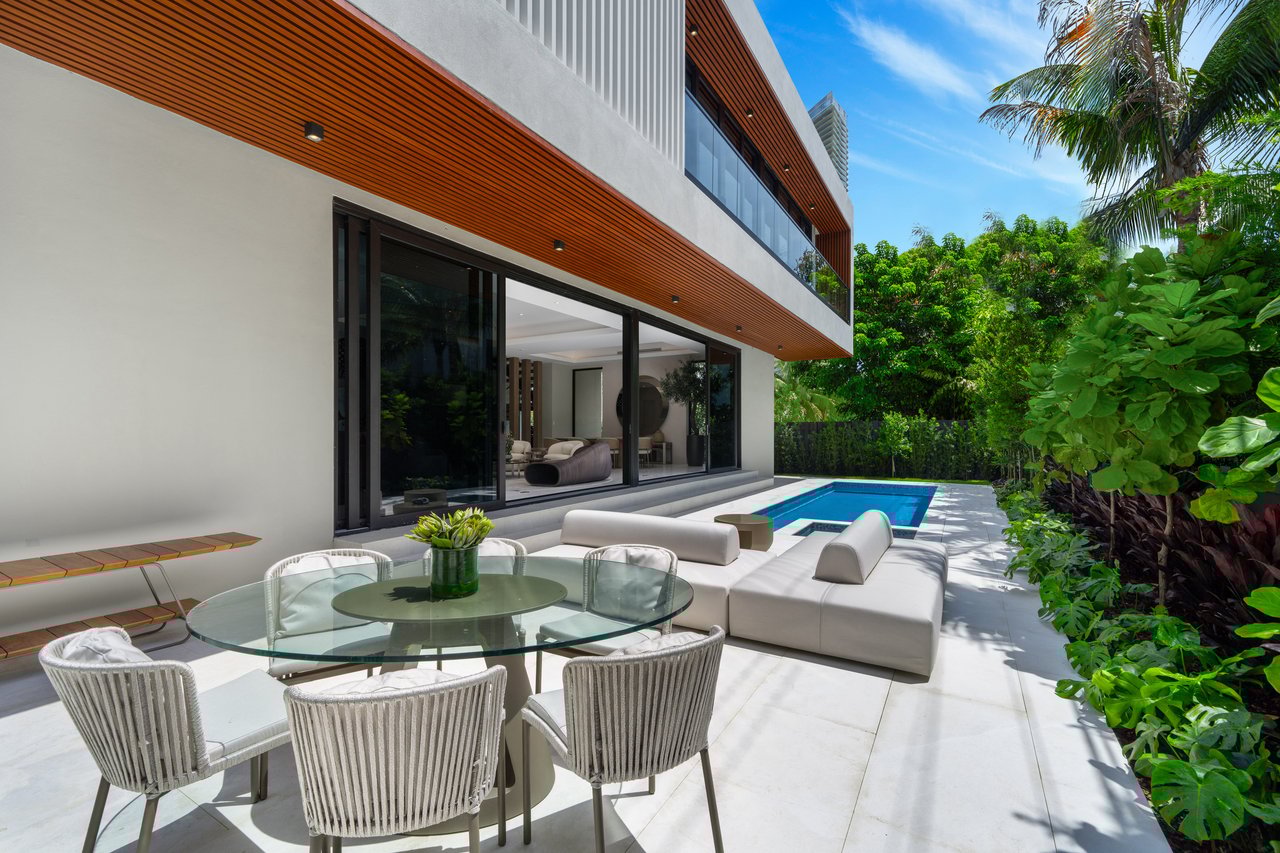 262 189th Terrace