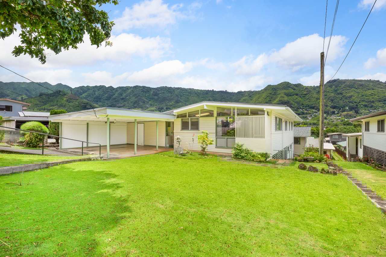3313 Manoa Road