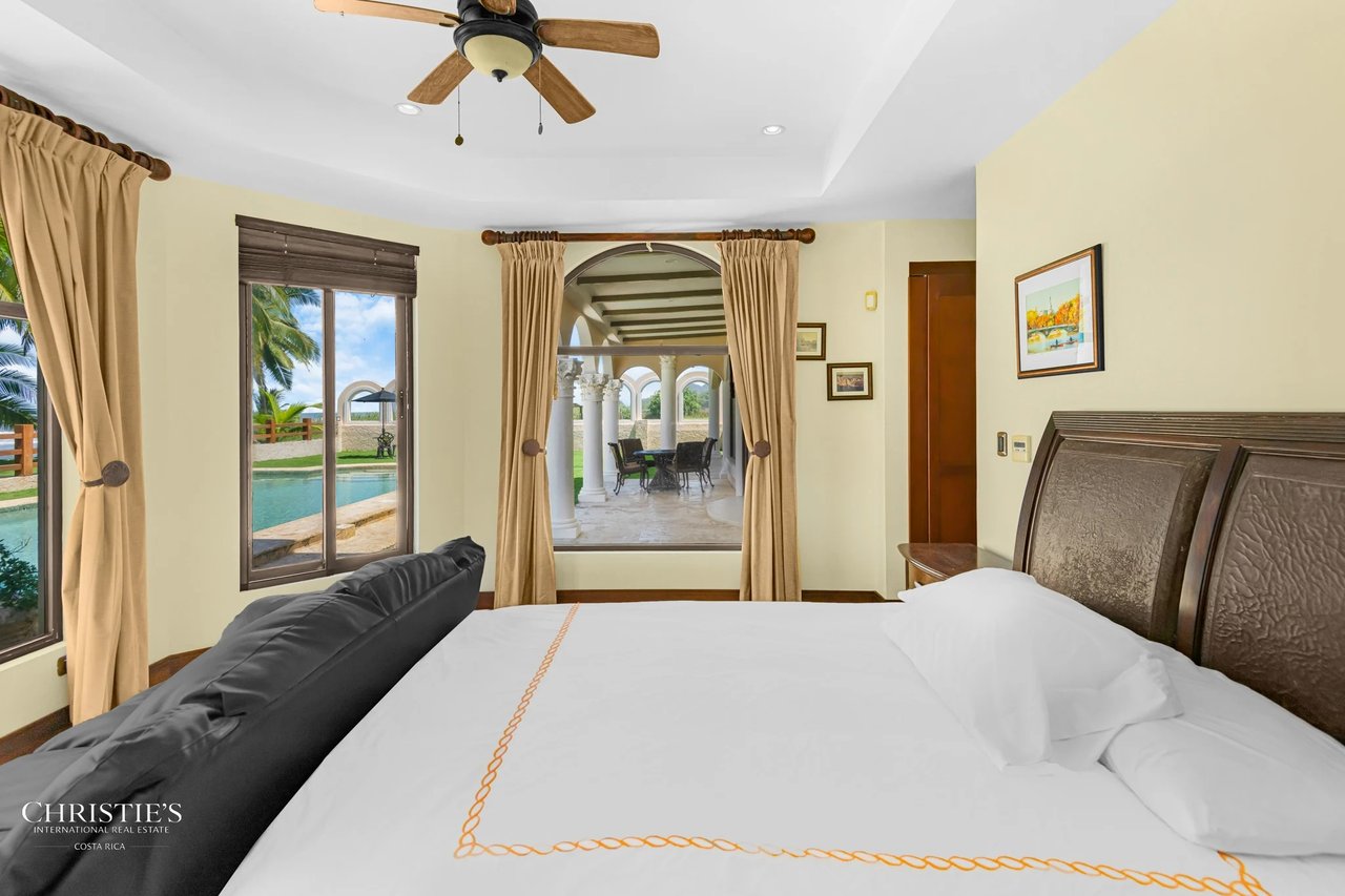 Hermosa Villa Beachfront Estate