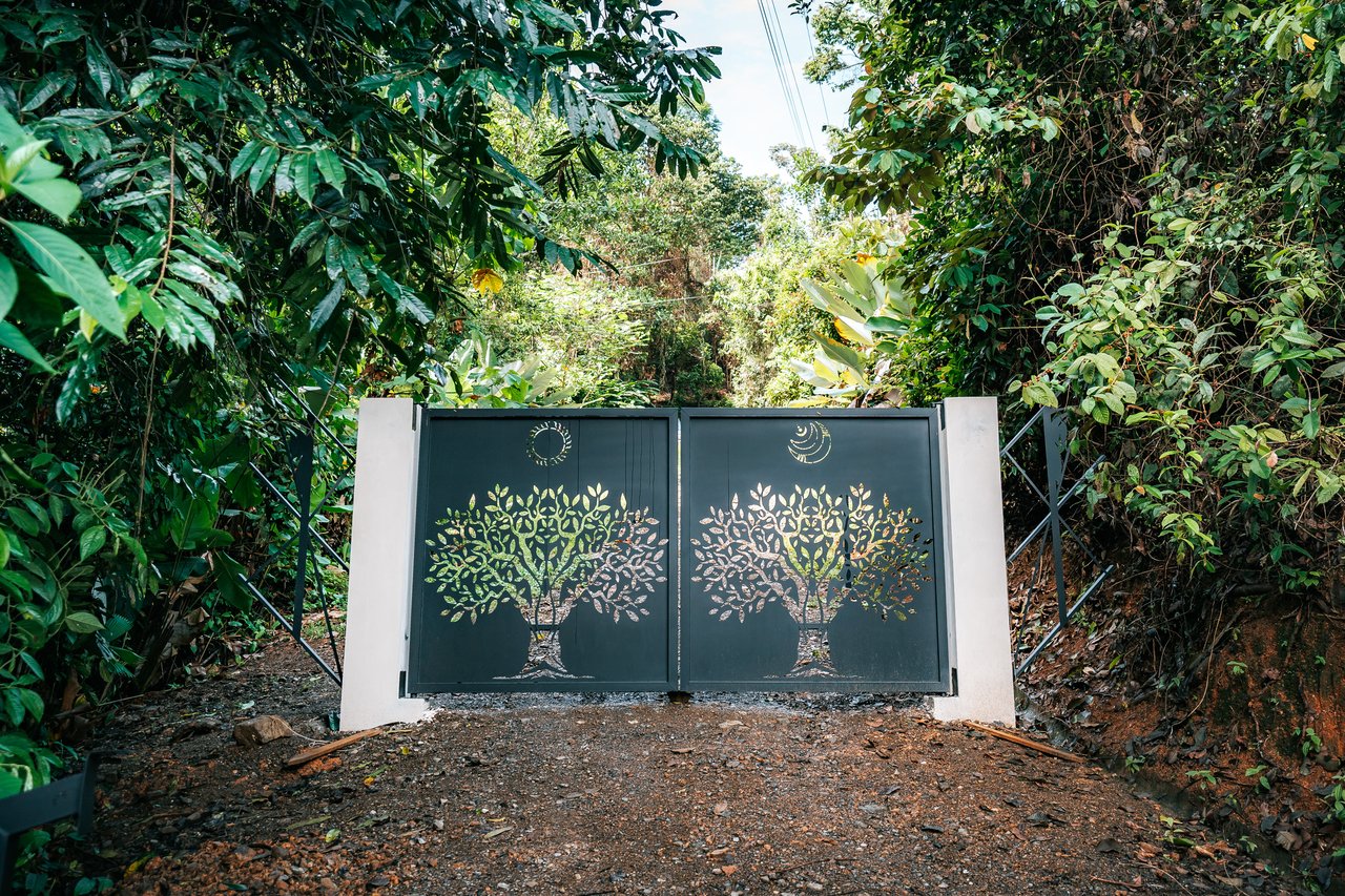 1.4-acre gated lot in Uvita.