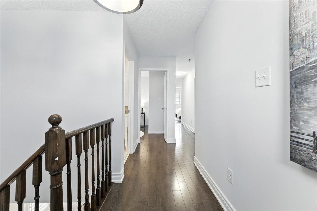17 Holroyd St