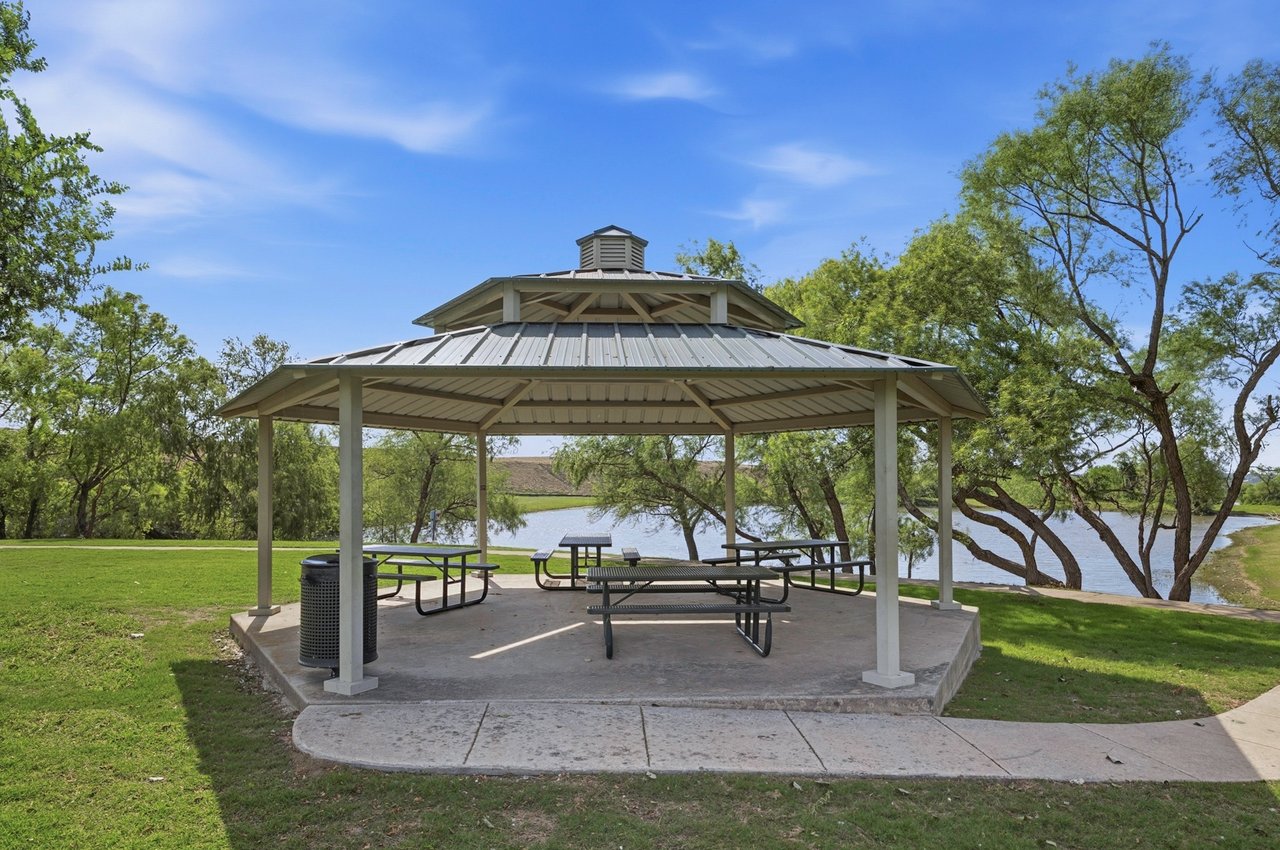 Gated Community Minutes from Eagle Mountain Lake!