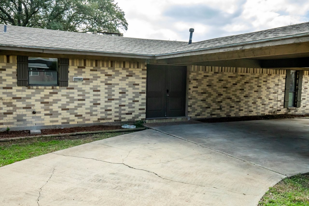 613 W Oak | 3 BR 2 BTH | Goliad, TX