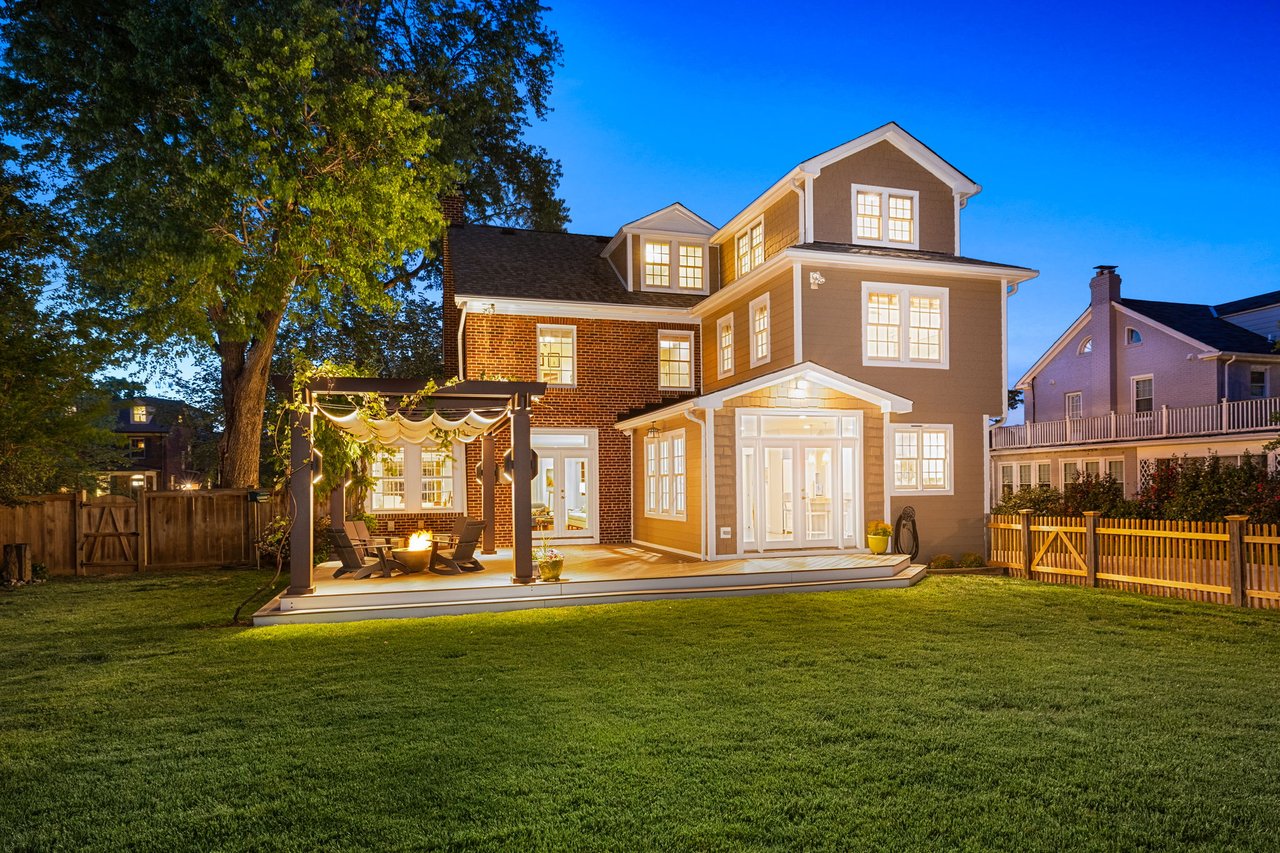 22 W OAK STREET