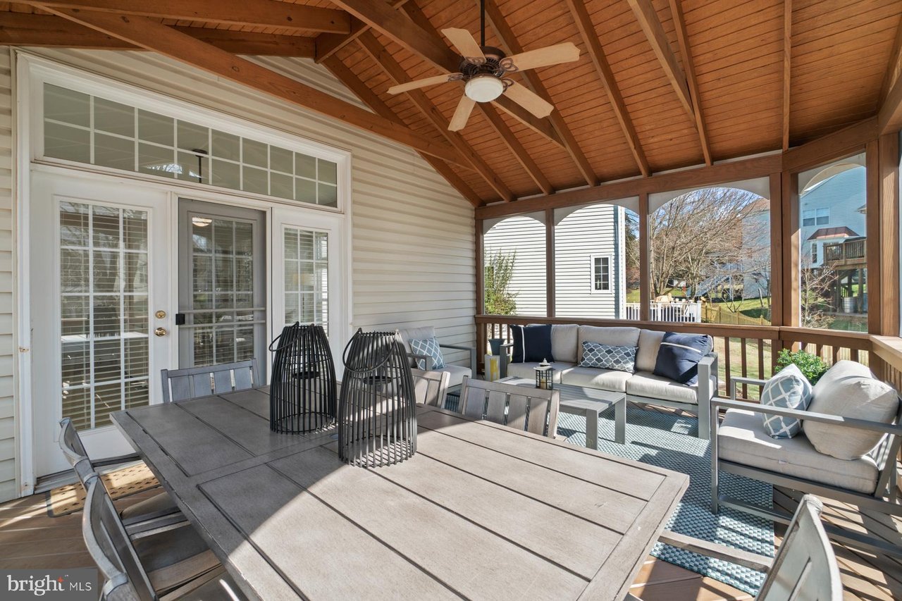 18252 Oak Lake Ct