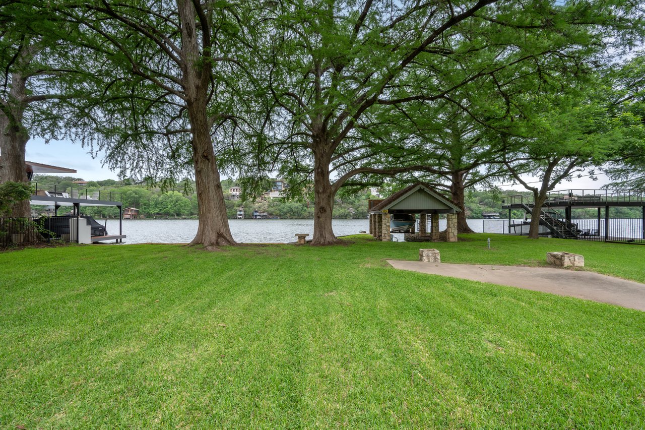 3200 Rivercrest Drive