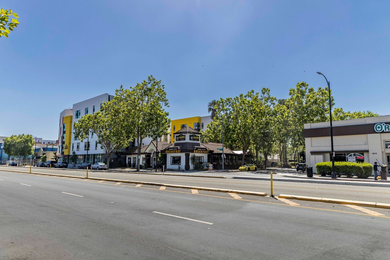 1820 Alum Rock Ave