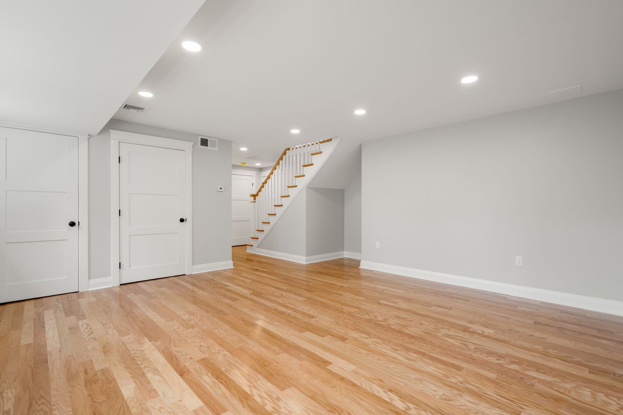 320 Lexington St