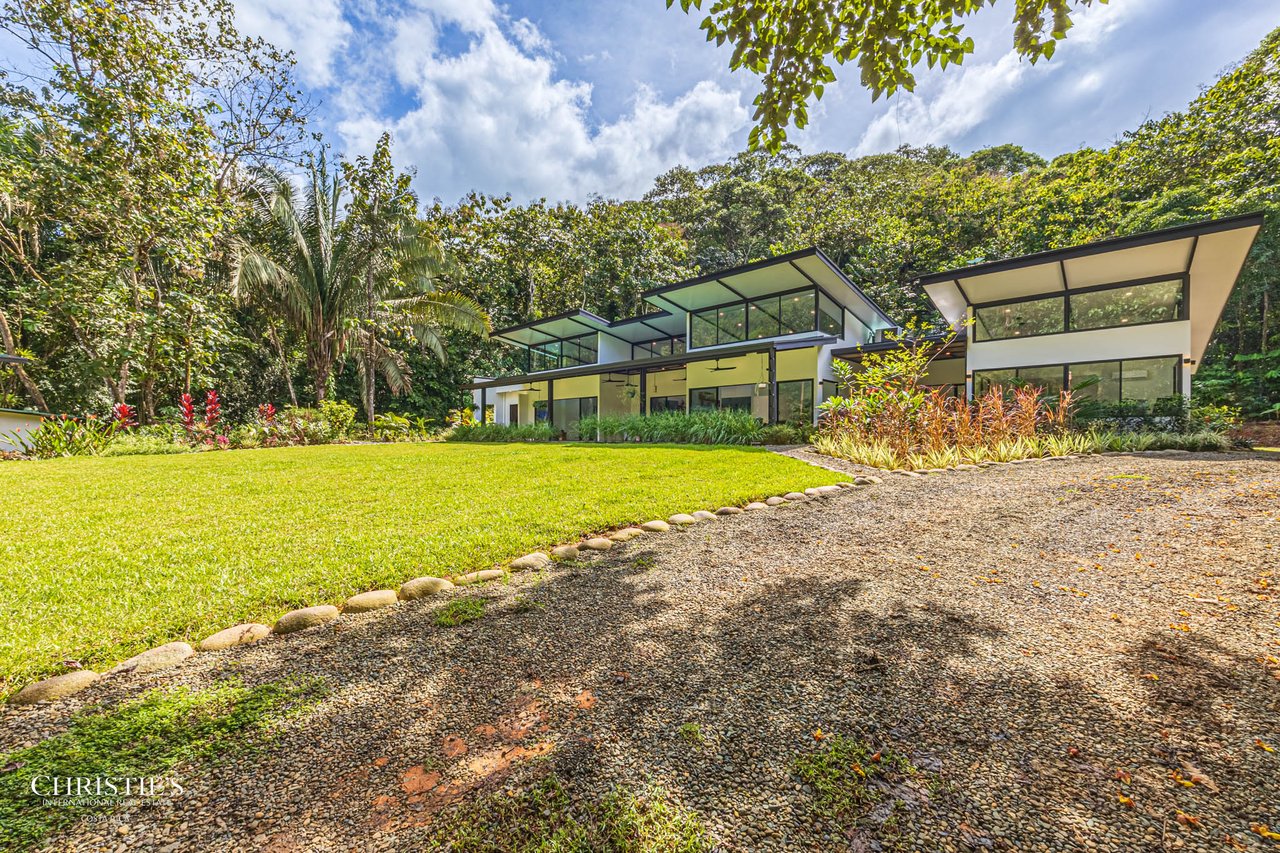 Contemporary Mountain View Villa – 10 Minutes to Playa Dominical