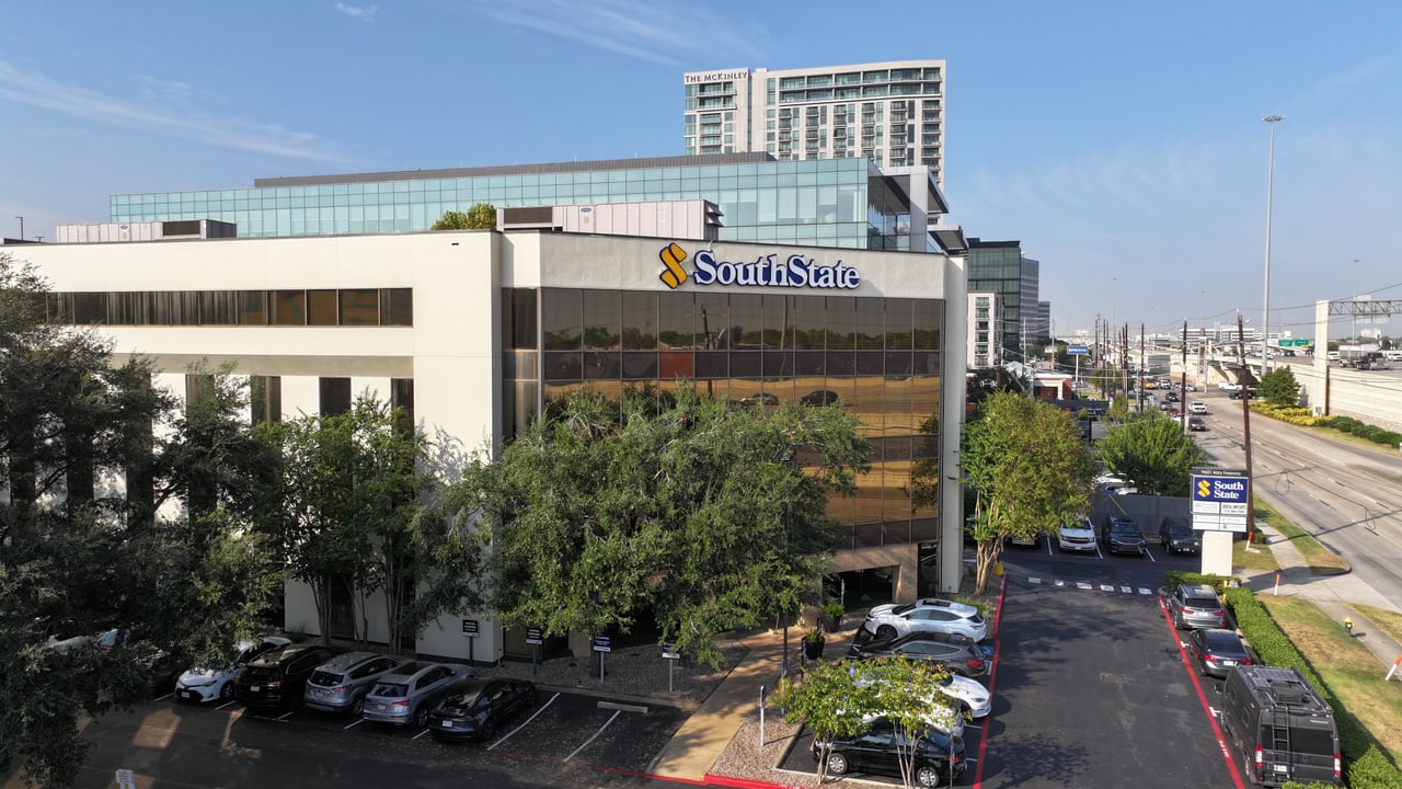 Hedwig Plaza - 9601 Katy Freeway