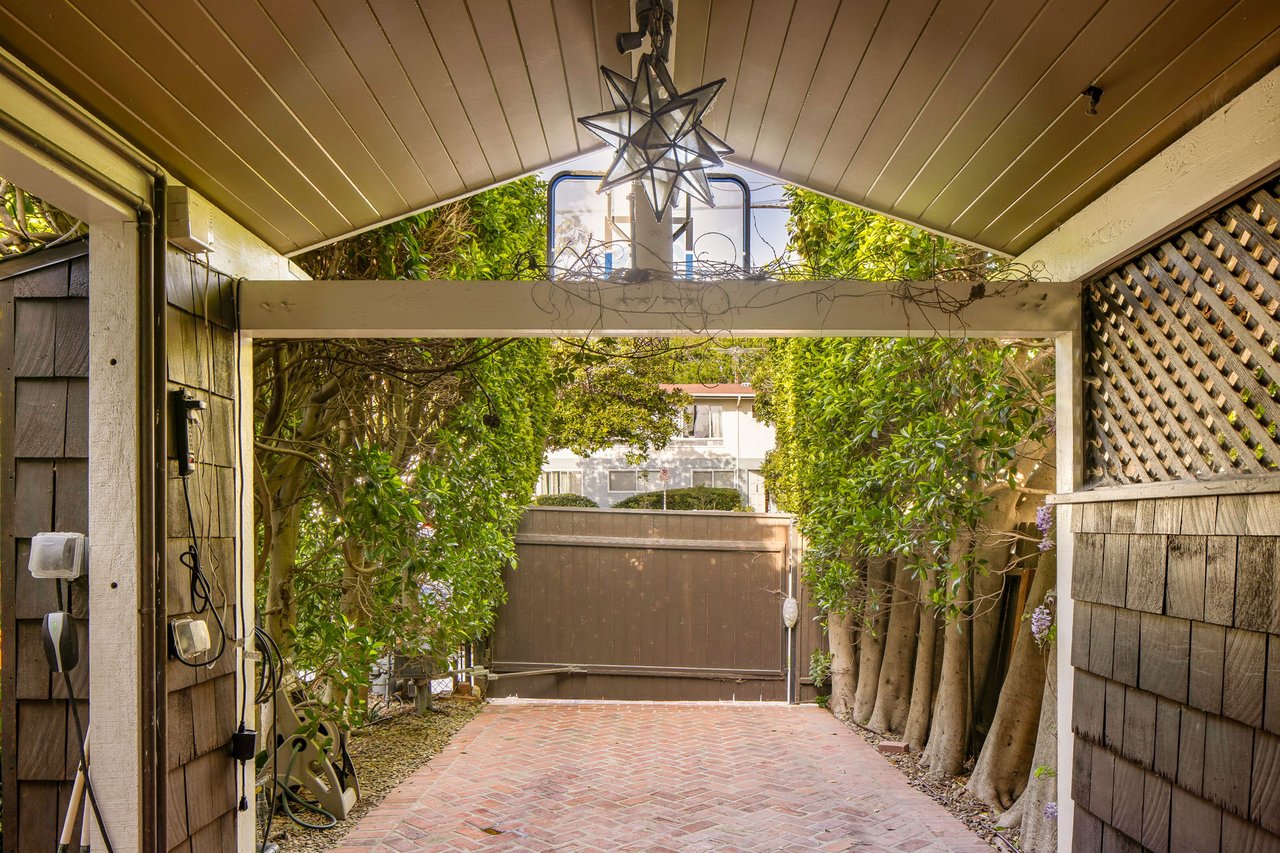 2536 Beverley Ave, Santa Monica 