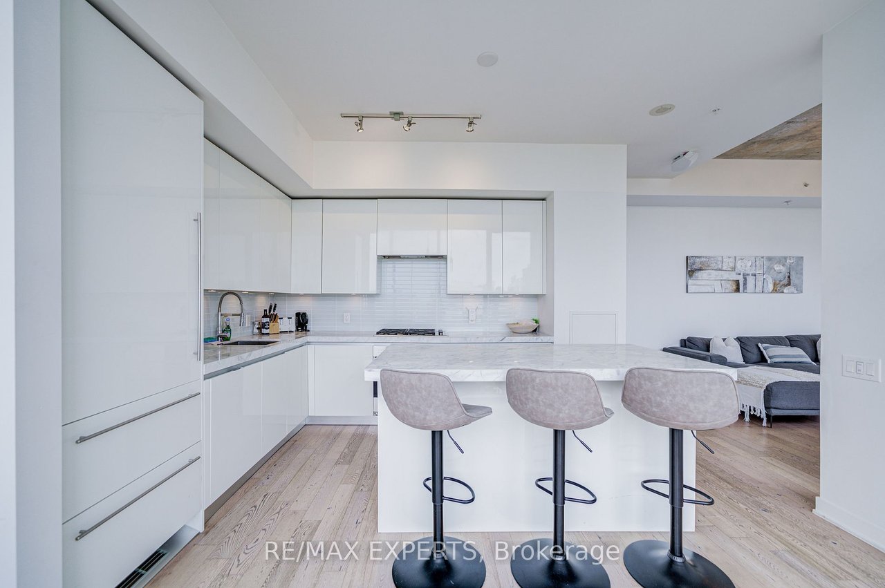 THOMPSON RESIDENCES
