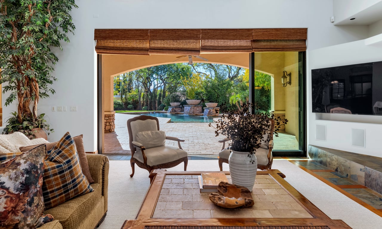 7233 E ROYAL PALM RD