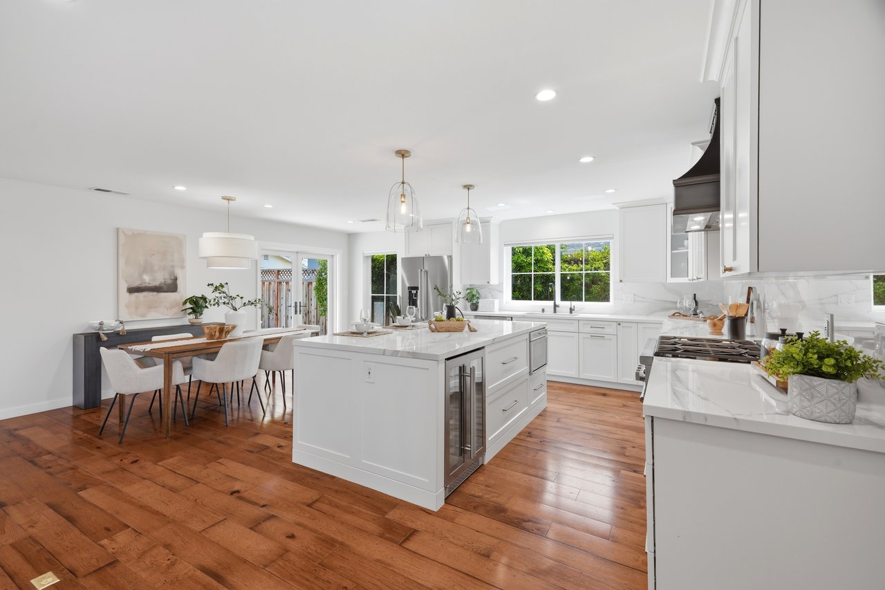 2133 Santa Cruz AVE