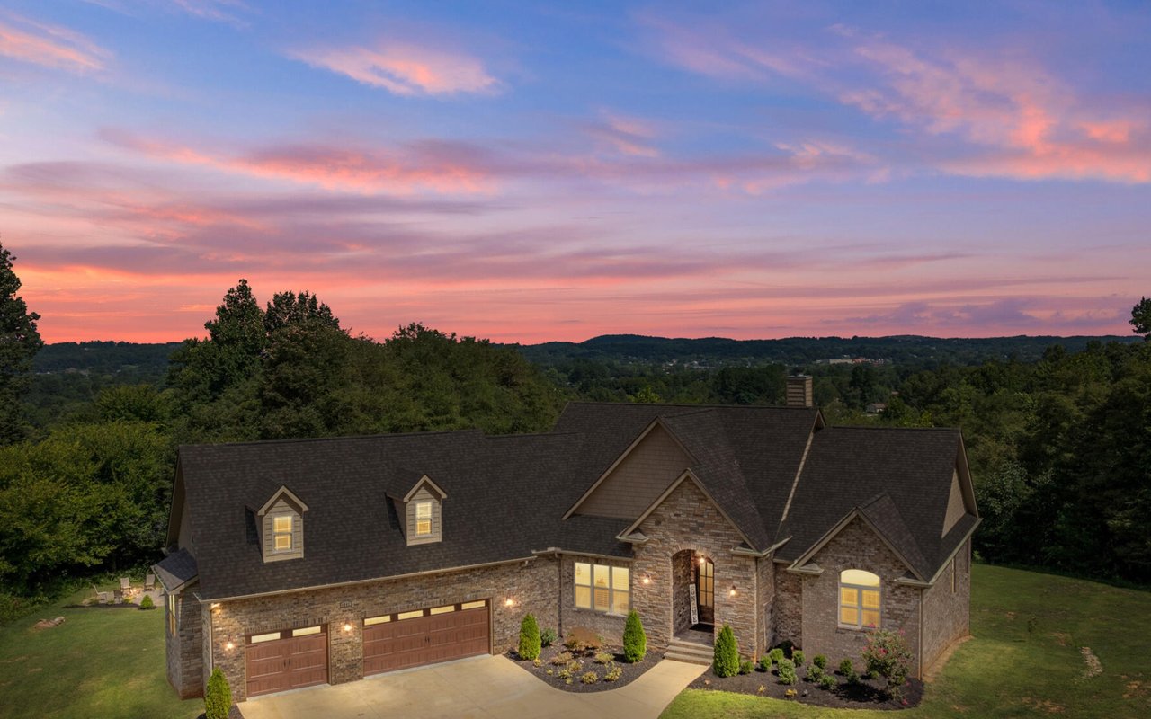 Wallace Luxury Spotlight | 6841 Redtail Hawk Way Knoxville, TN 37921