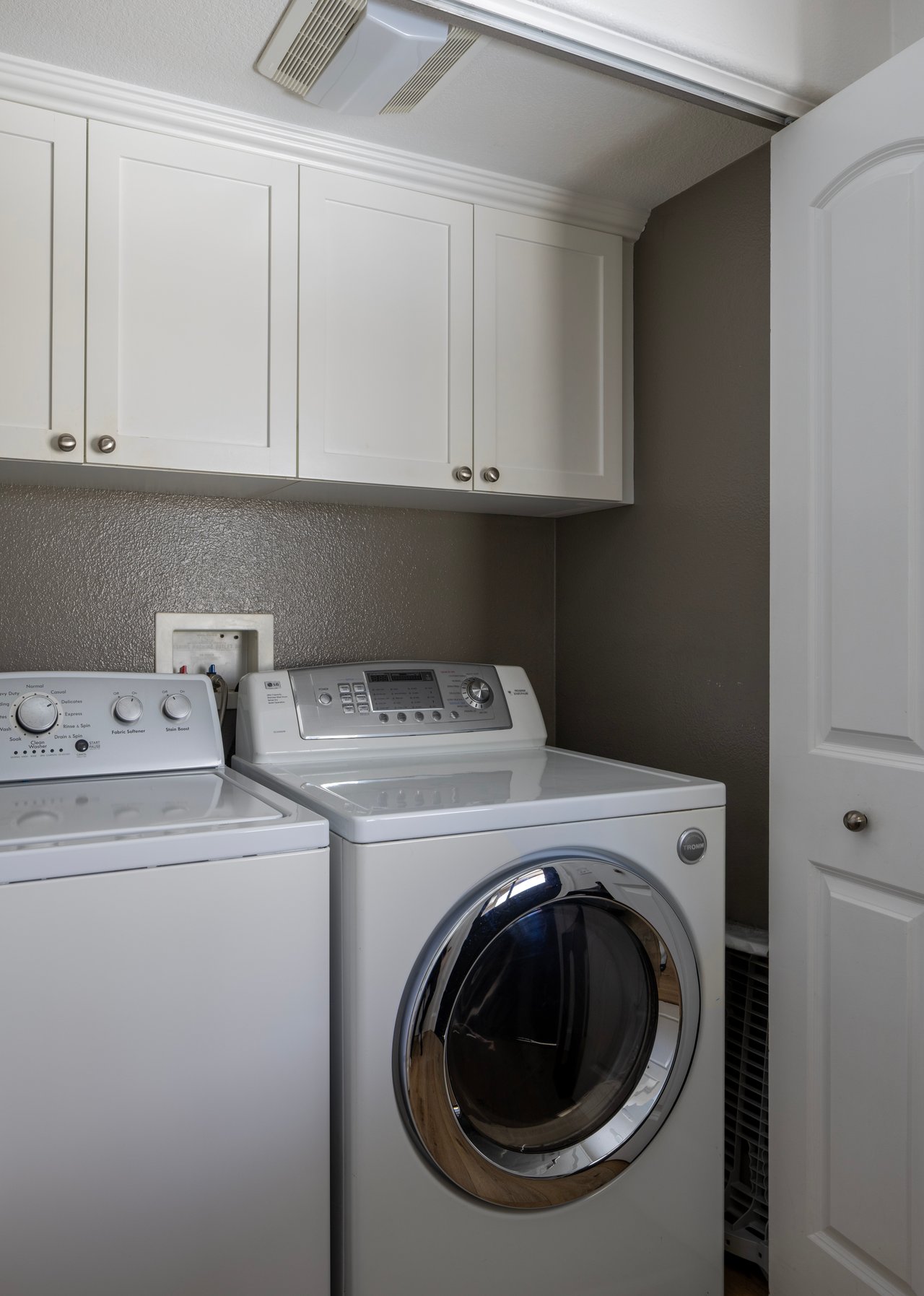 Furnished Lease in The Village