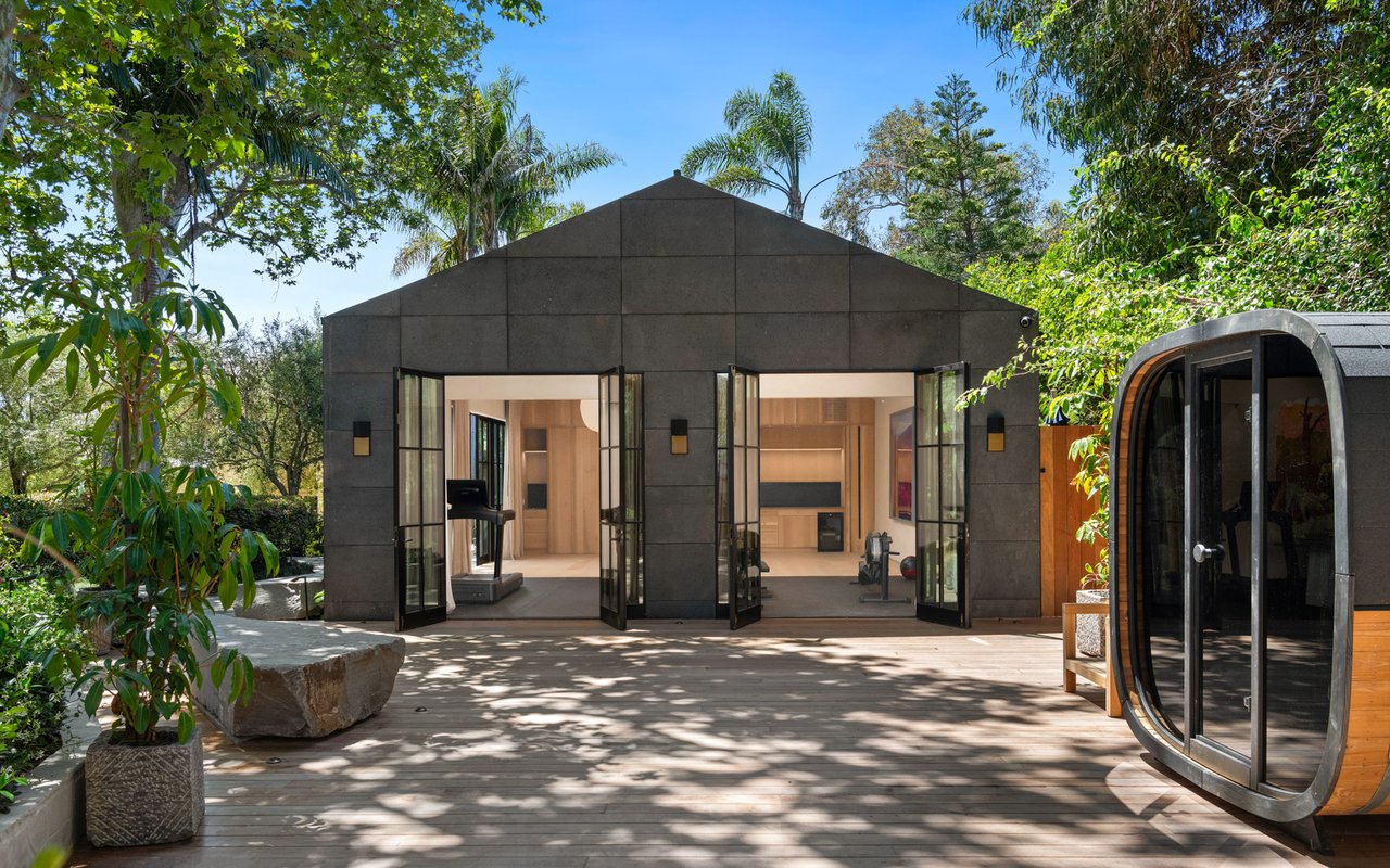 6625 Zumirez Dr