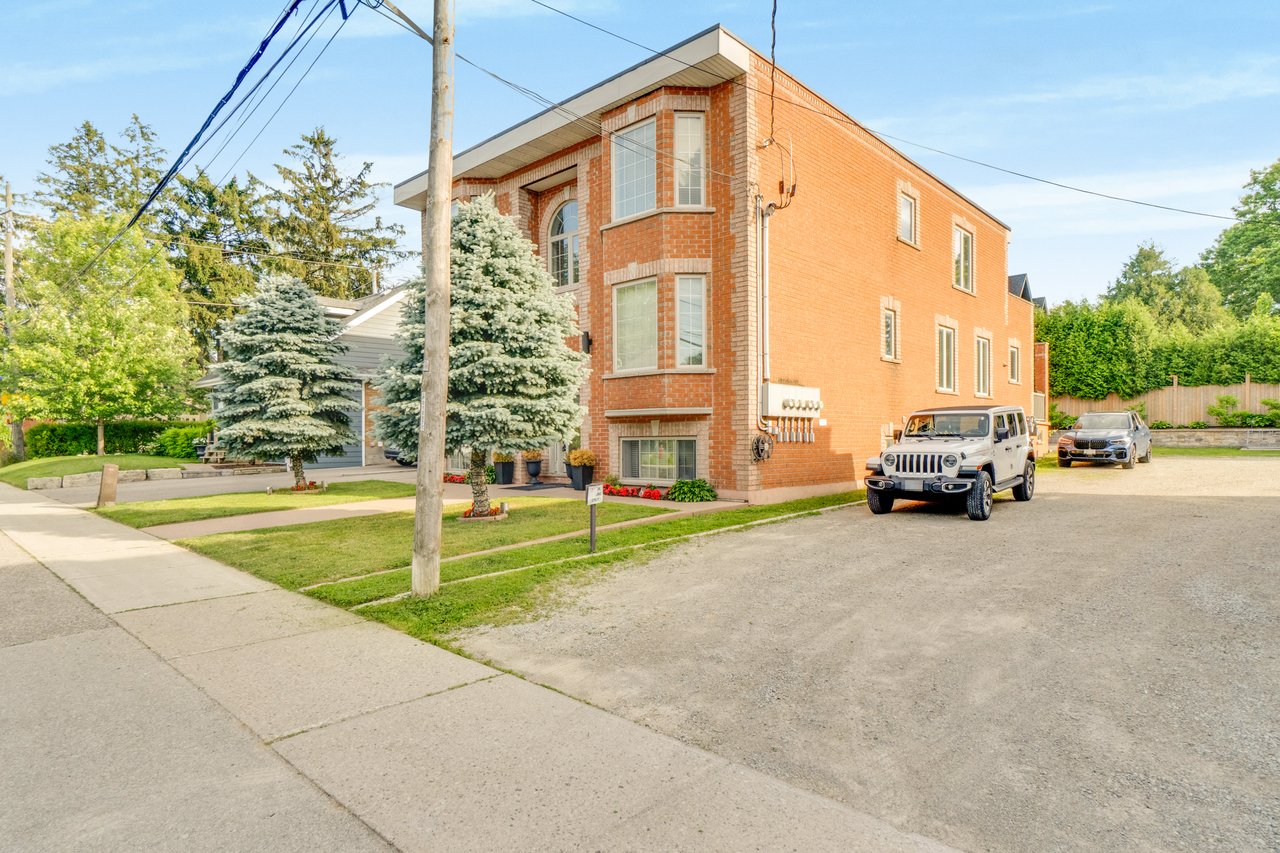 48 Mississauga Rd N 1