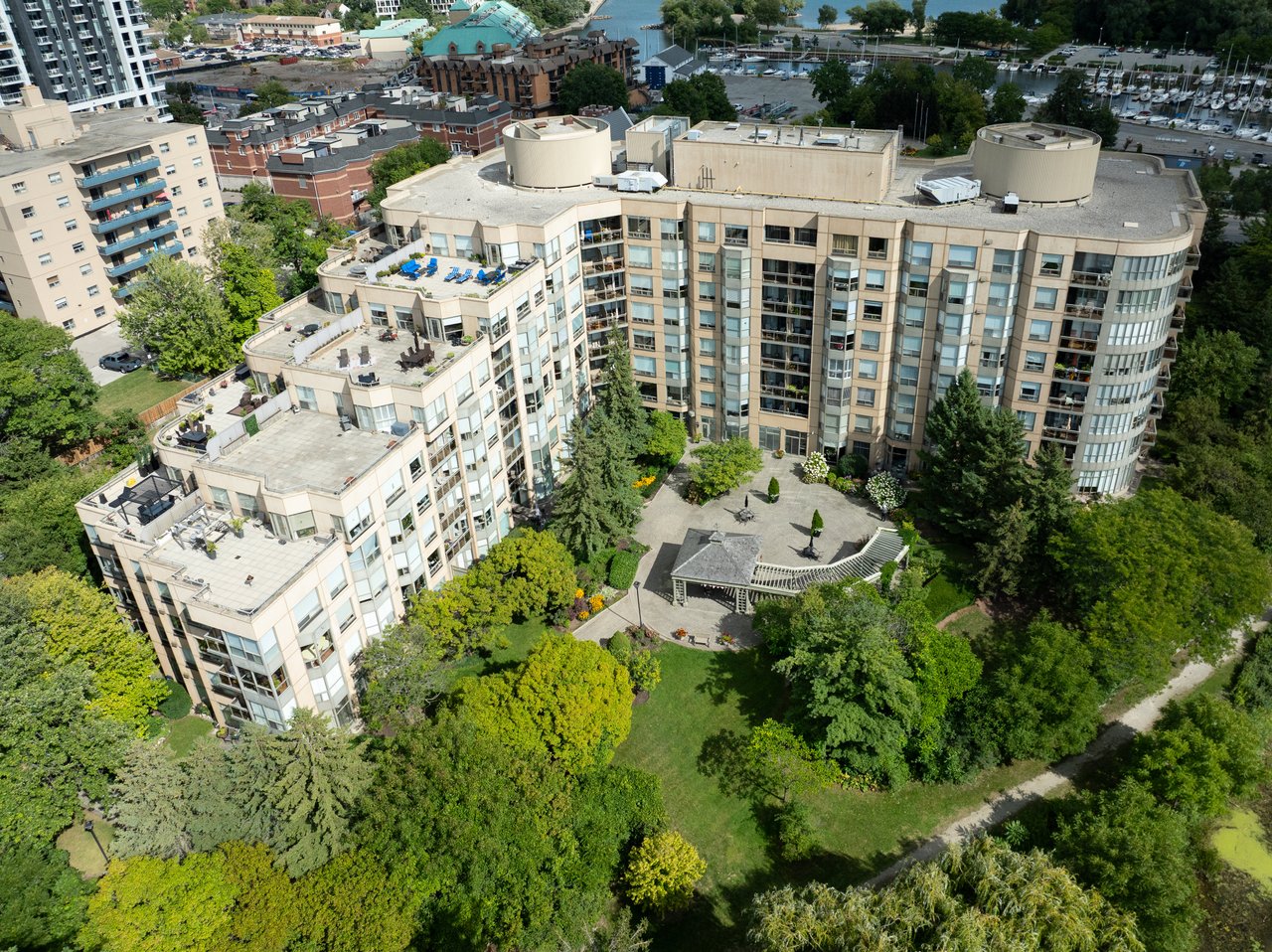 801-2511 Lakeshore Rd W, Oakville