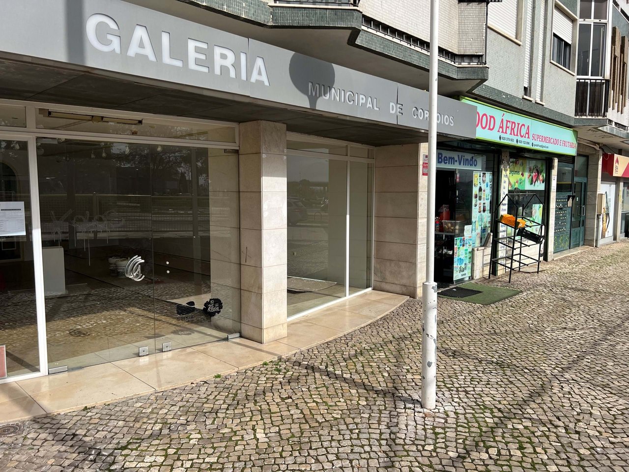 Prime Commercial Space Near Lisbon – Tenant in Place – 5% Annual Return