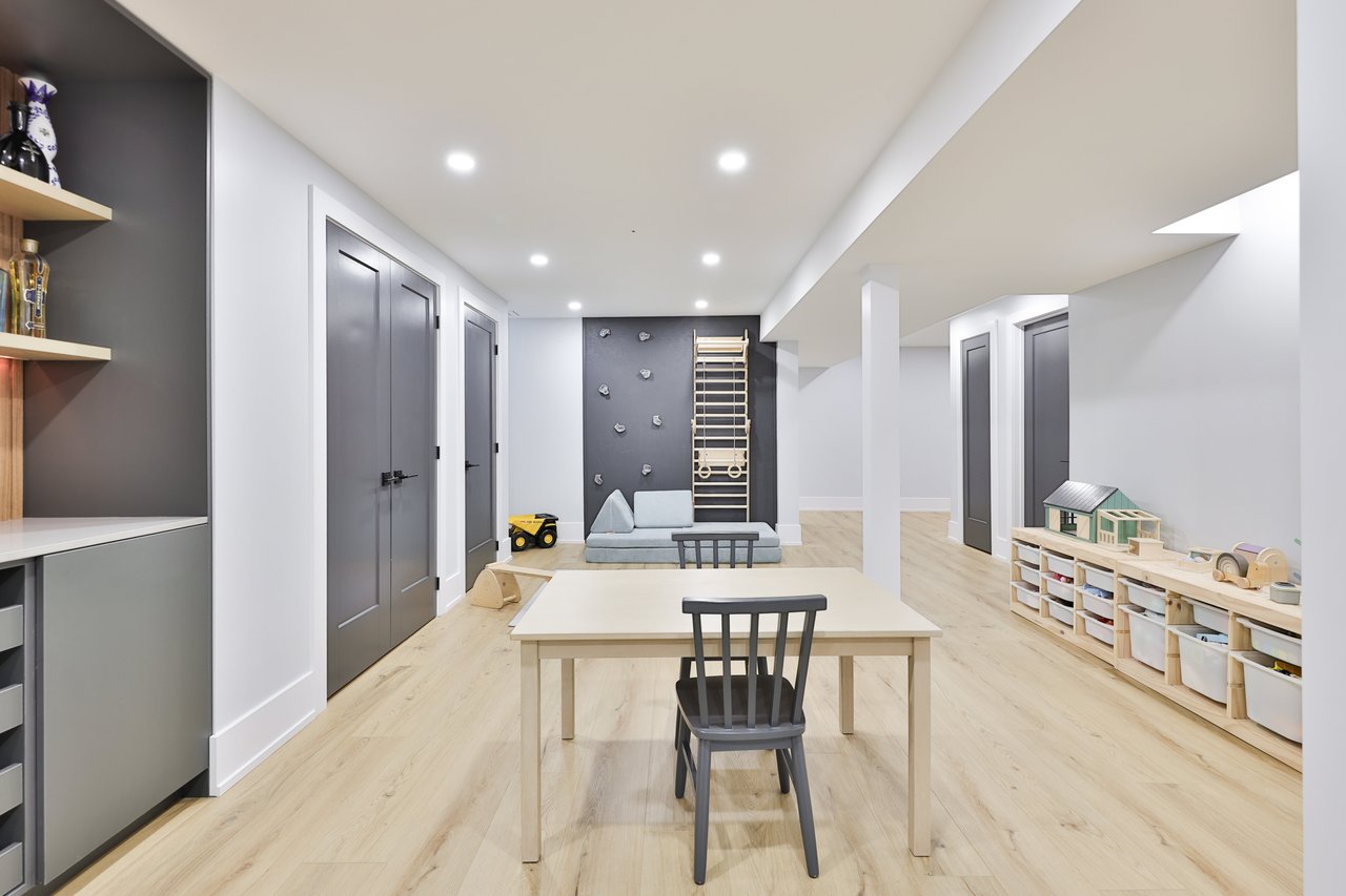 1506 Newlands Crescent, Burlington