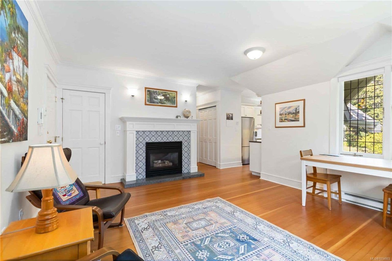 349 Foul Bay Rd F