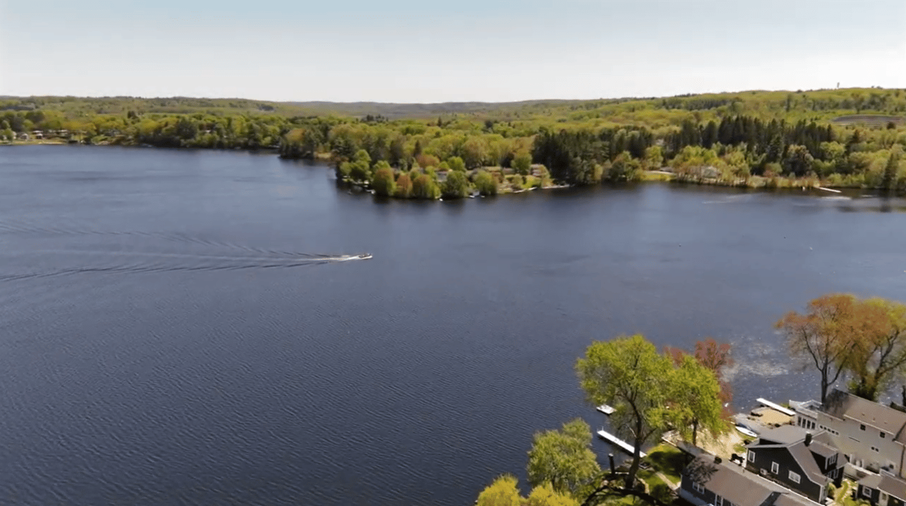 91 Lake Shore Drive, West Brookfield
